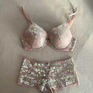 Lace Body by Victoria Bra set